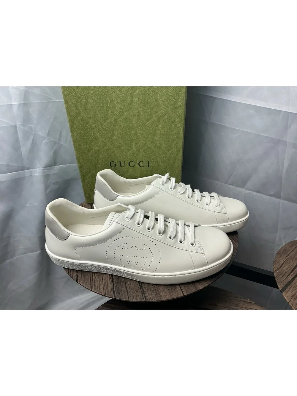 Gucci White Leather Low-Top Sneakers with Gray Heel Tab